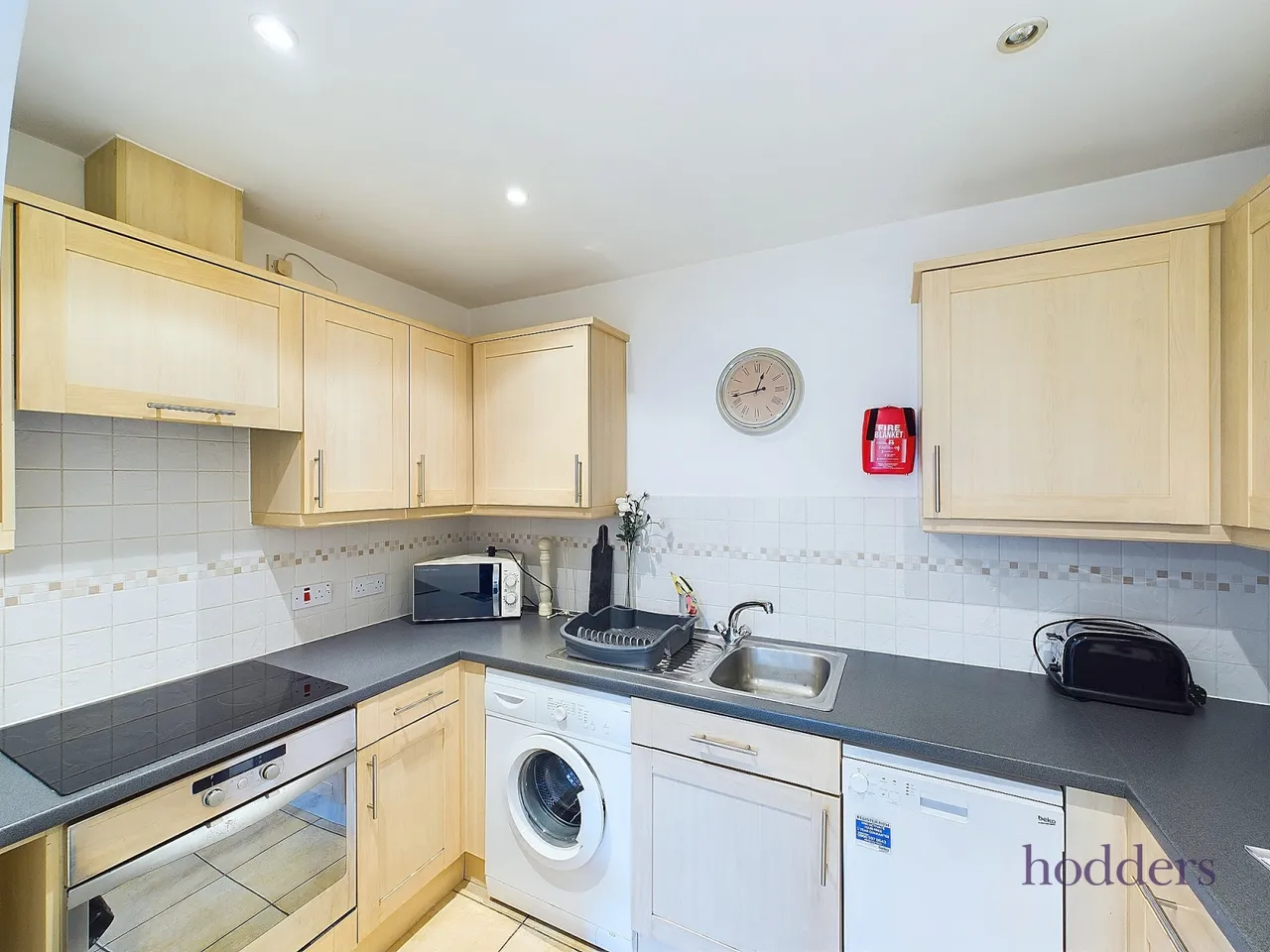 International Way, Sunbury-On-Thames, TW16, photo 8