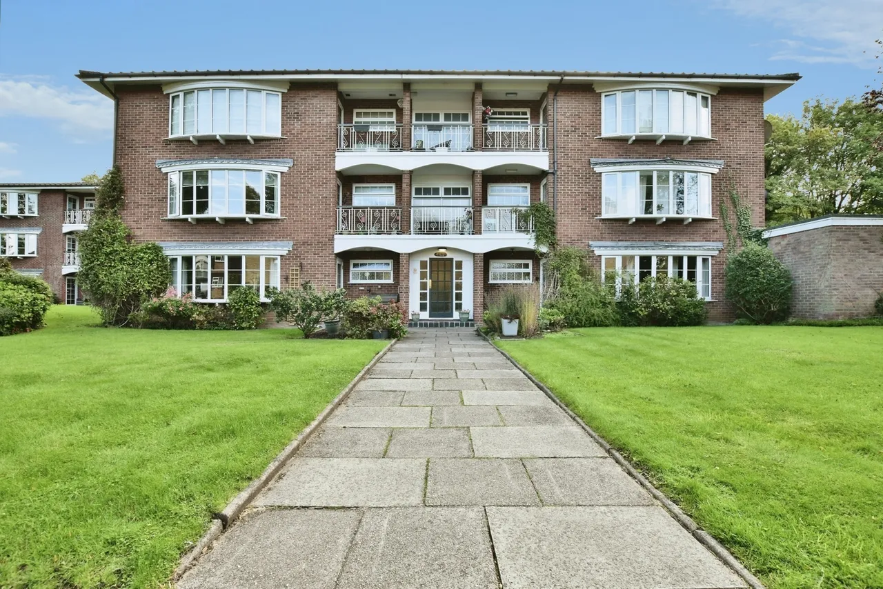 2 bed flat for sale, Lynton Lane, Alderley Edge, SK9
