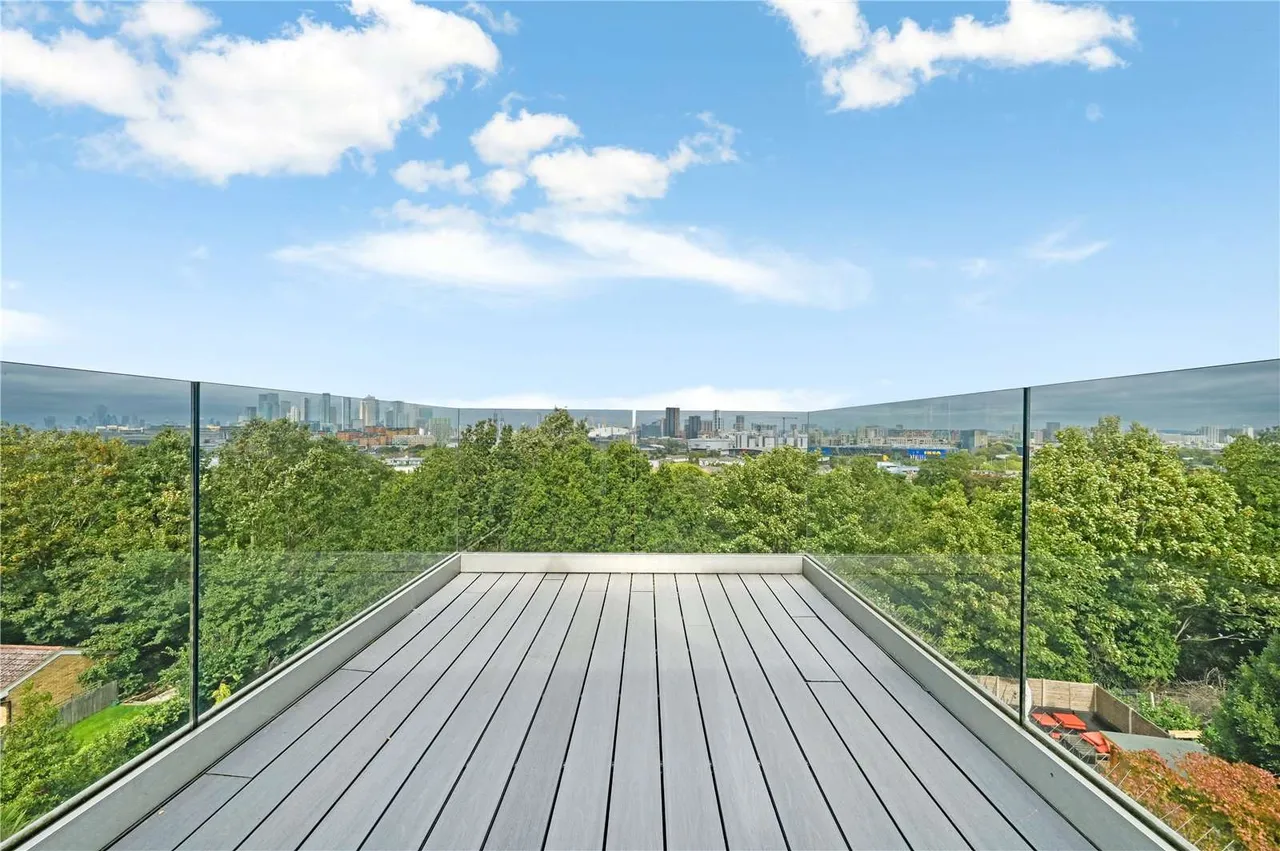 3 bed flat to rent — Humber Road, London, SE3 7LR