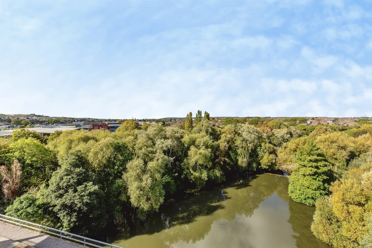 Lake Shore Drive, Bristol, BS13, photo 3