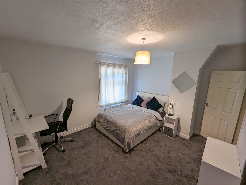 Church Street, Silverdale, ST5, photo 2