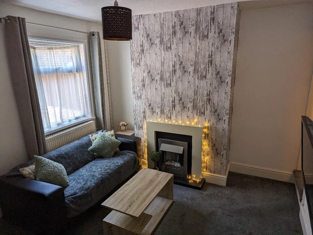 4 bed house to rent, Church Street, Silverdale, ST5