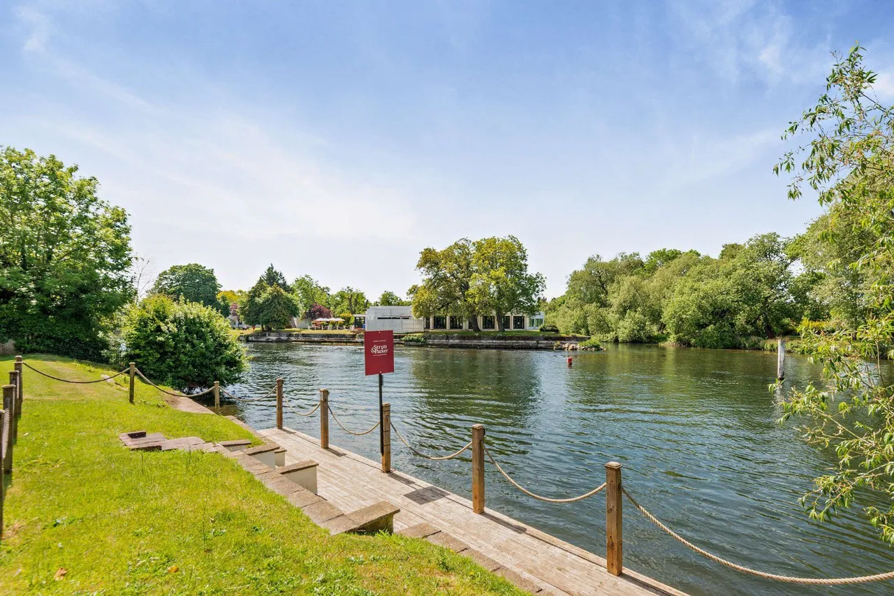 Dorney Reach Road, Dorney Reach, SL6, photo 4