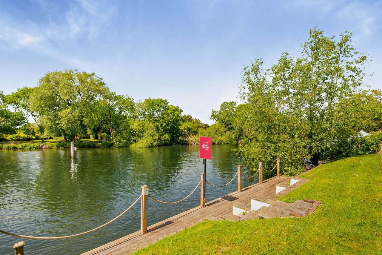 Dorney Reach Road, Dorney Reach, SL6, photo 24