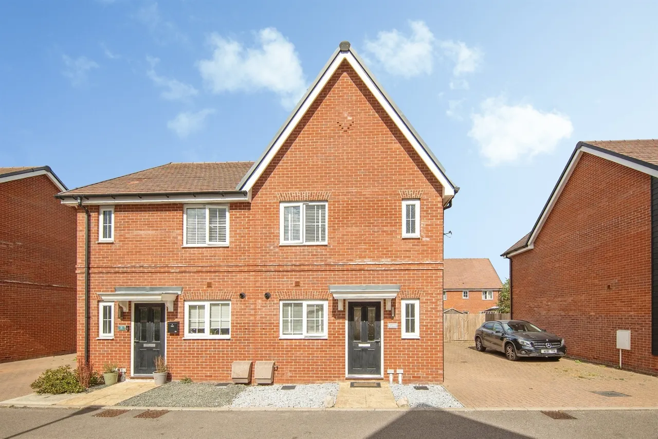 2 bed house for sale — Dudley Road, Colchester