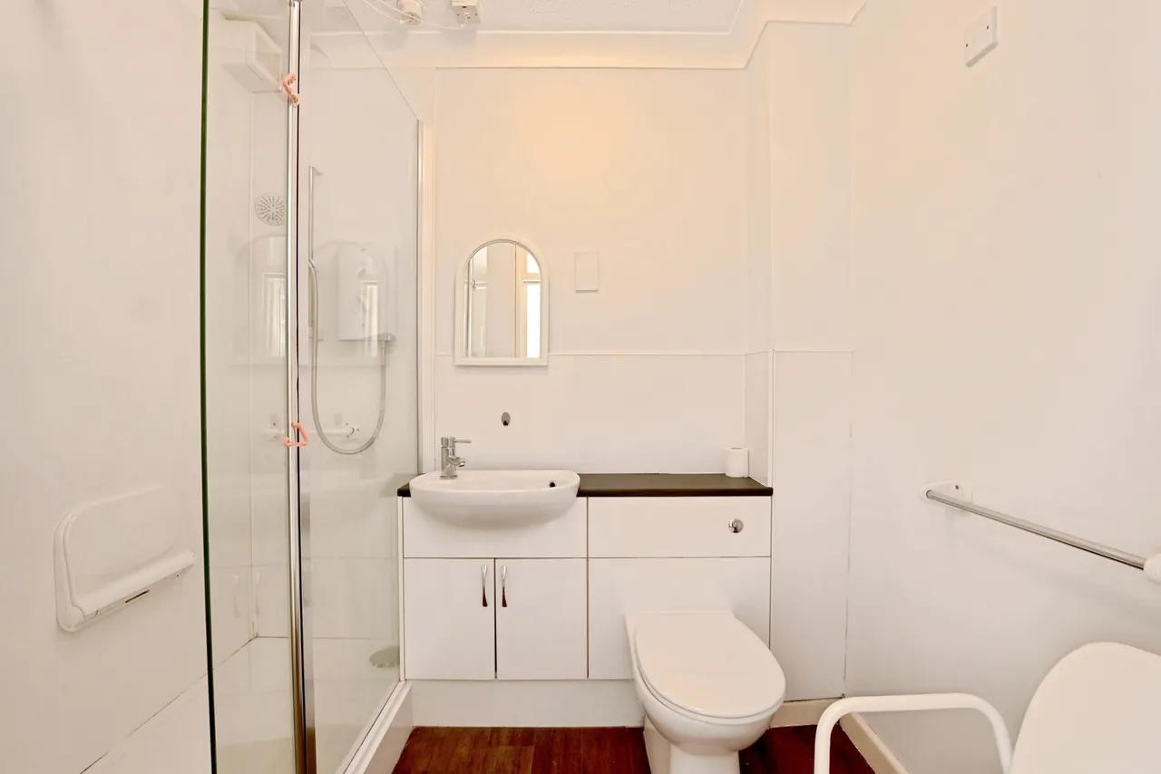 East Meon Road, Clanfield, PO8, photo 8