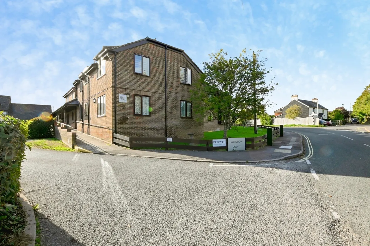 East Meon Road, Clanfield, PO8, photo 2