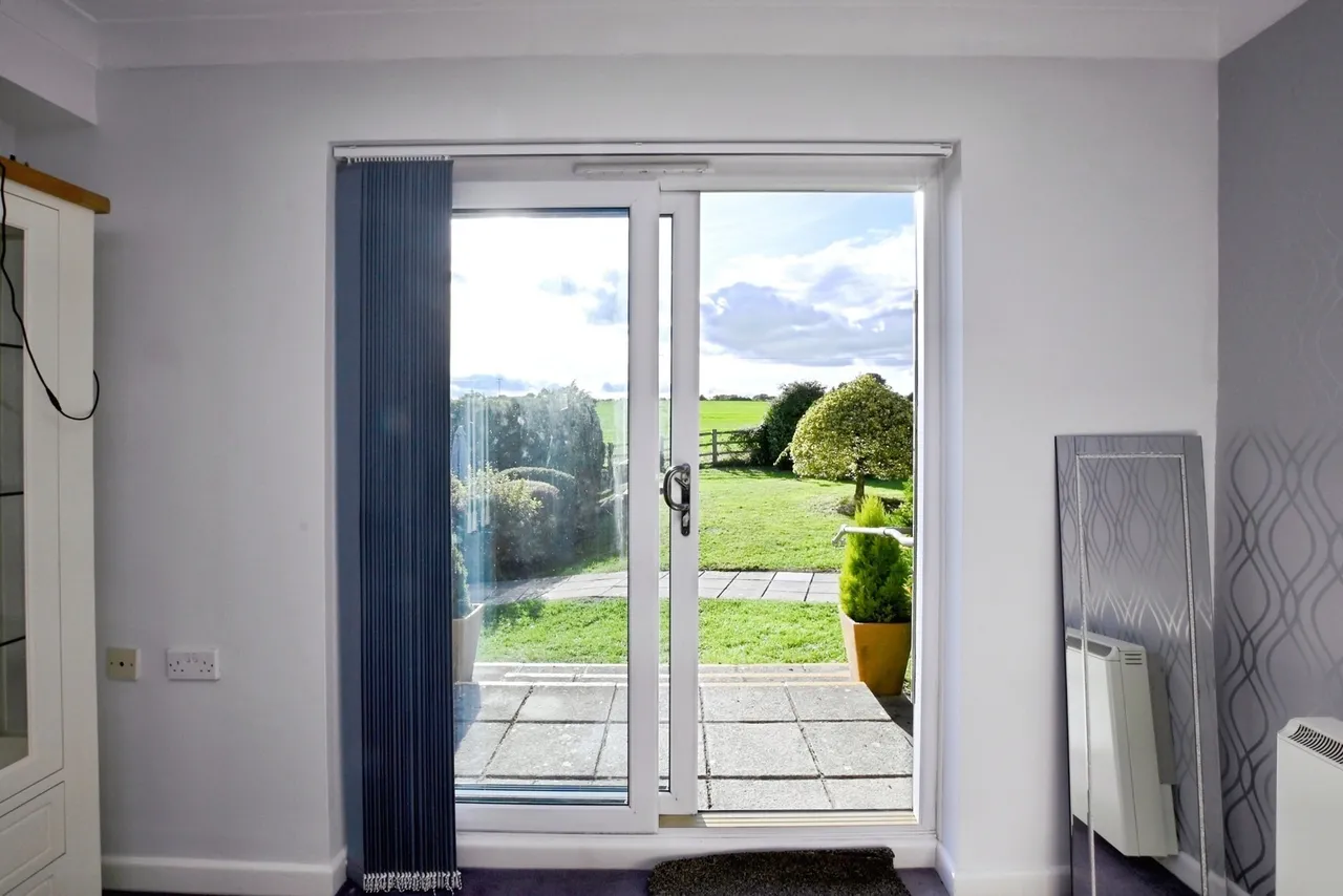 East Meon Road, Clanfield, PO8, photo 15