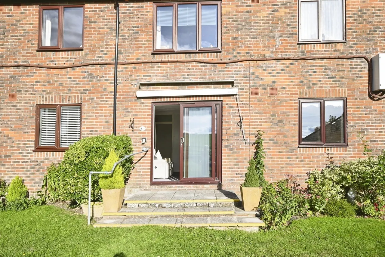 East Meon Road, Clanfield, PO8, photo 16