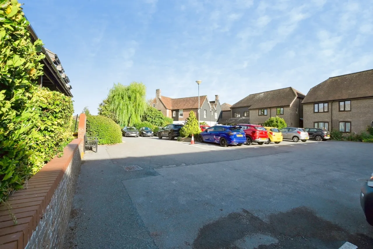 East Meon Road, Clanfield, PO8, photo 3