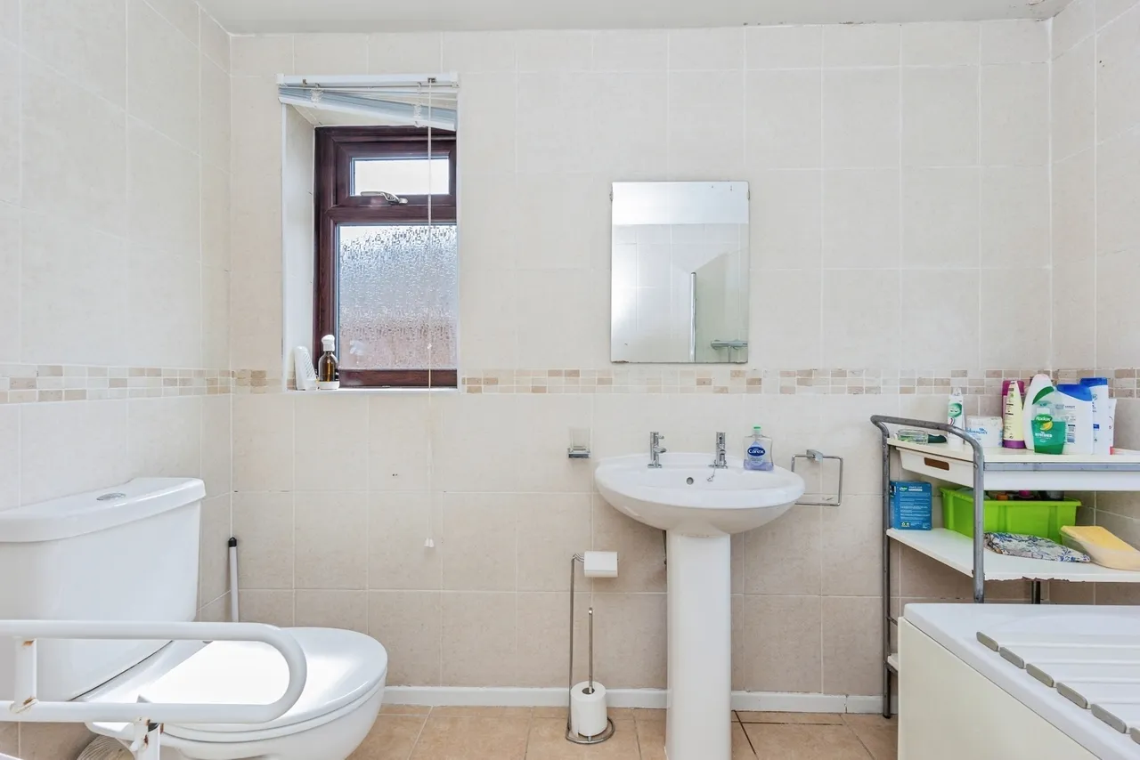 Sunningdale Avenue, Sale, Greater Manchester, M33, photo 14