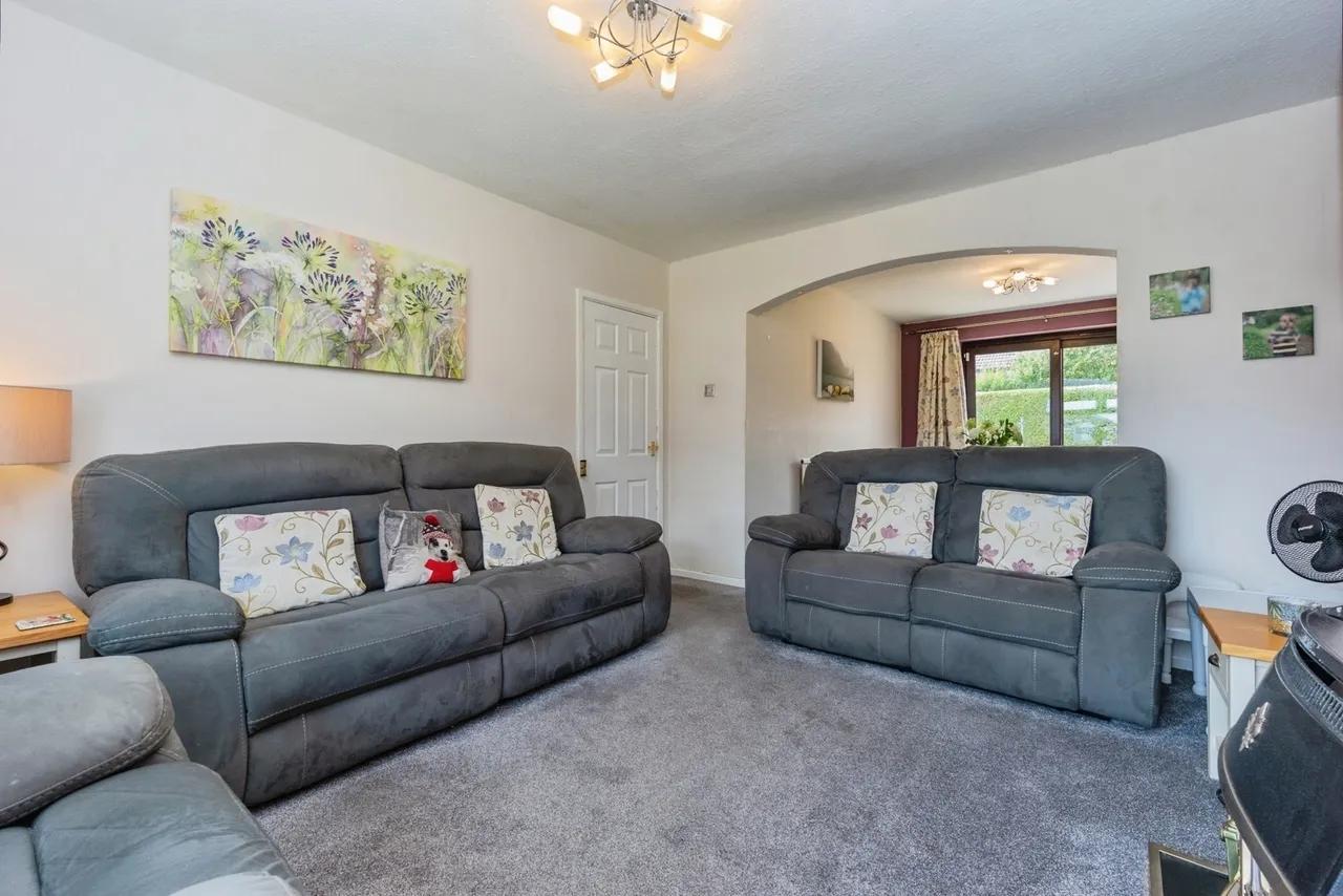 Sunningdale Avenue, Sale, Greater Manchester, M33, photo 2
