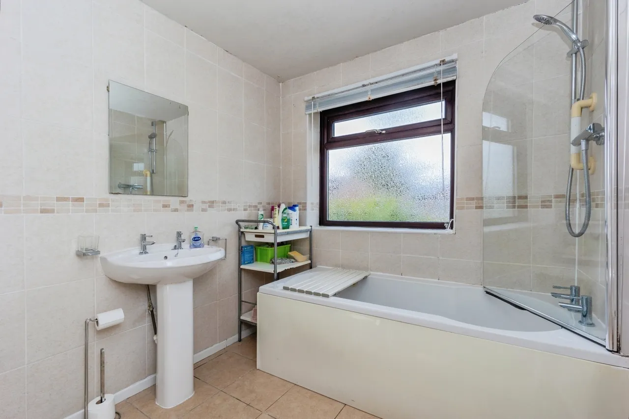 Sunningdale Avenue, Sale, Greater Manchester, M33, photo 13