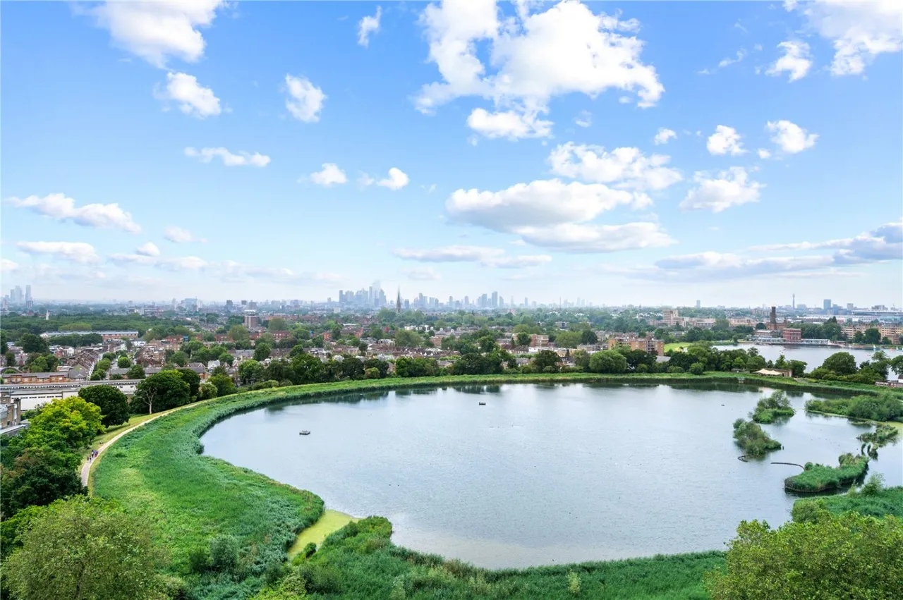 Newnton Close, Woodberry Down, N4, photo 3