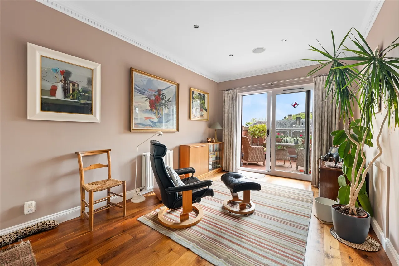 F10 Westside Gardens, 6 Partickhill Road, Partickhill, G11 5BL, photo 2