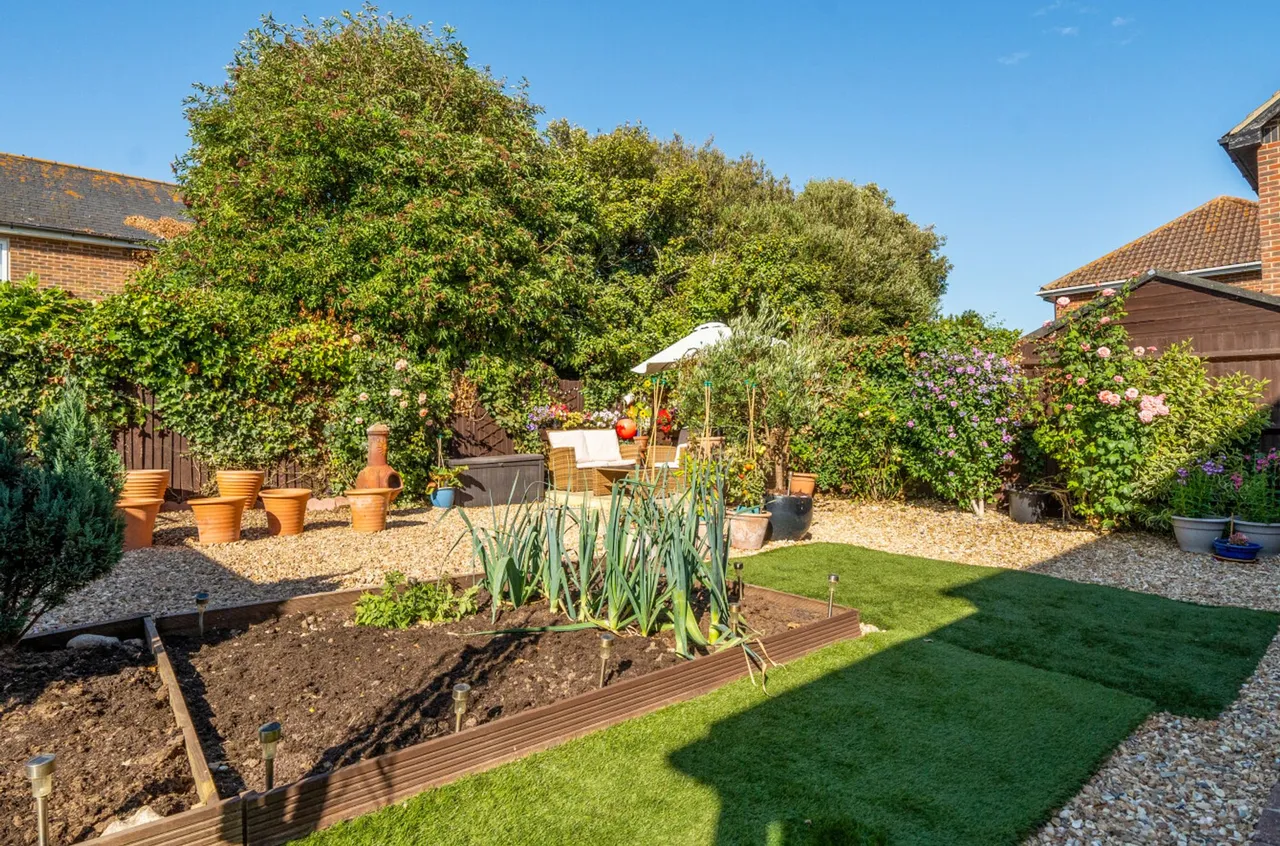 Avebury Close, Bracklesham Bay, PO20, photo 32