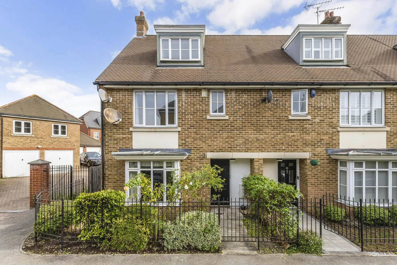 4 bed house for sale, Lady Aylesford Avenue, Stanmore, HA7