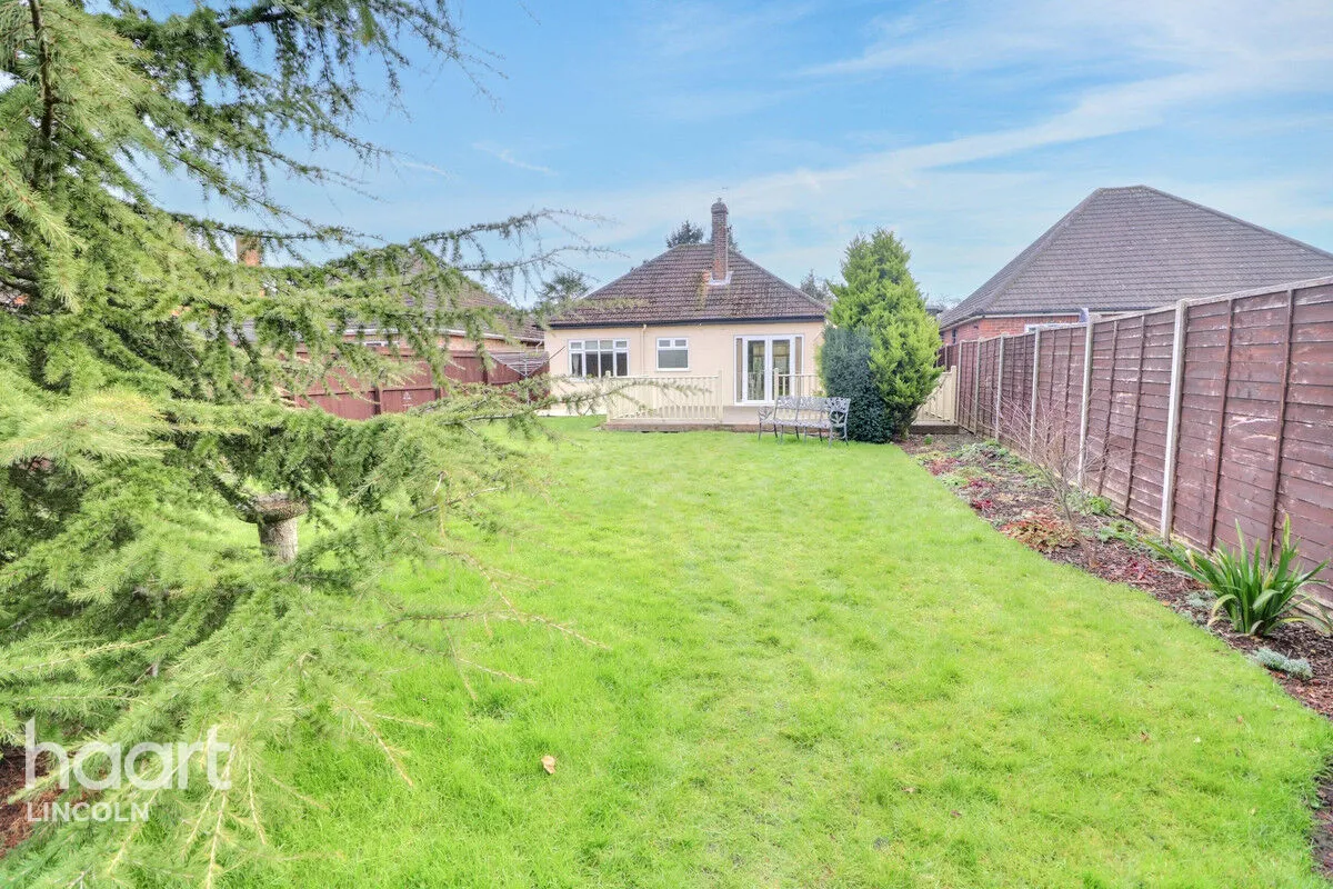 Bunkers Hill, Lincoln, LN2, photo 21
