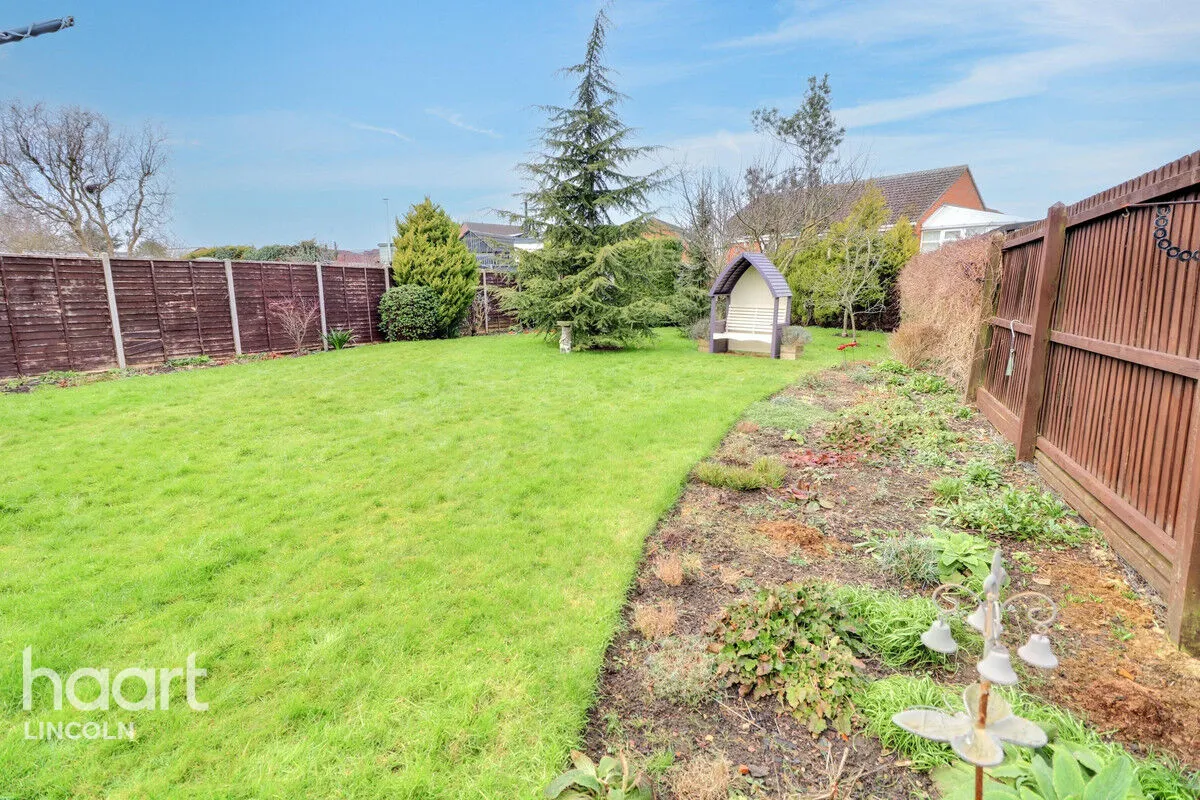 Bunkers Hill, Lincoln, LN2, photo 23