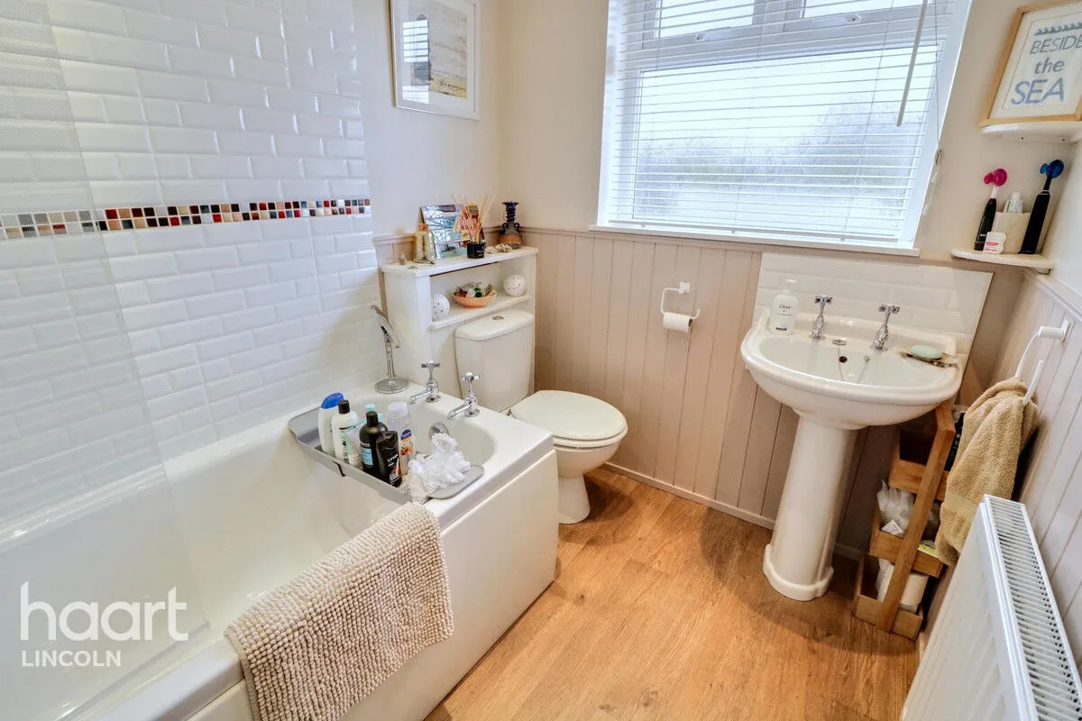 Bunkers Hill, Lincoln, LN2, photo 16