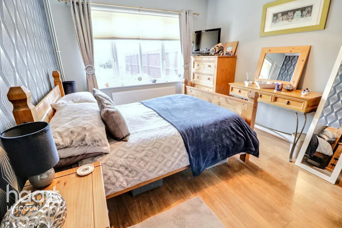 Bunkers Hill, Lincoln, LN2, photo 12