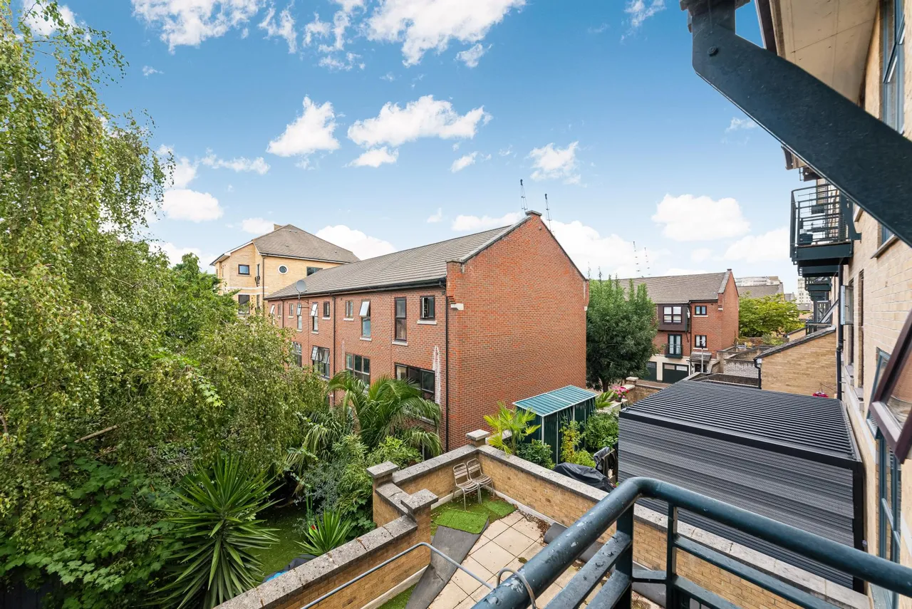 Weseley Avenue, E16, photo 11