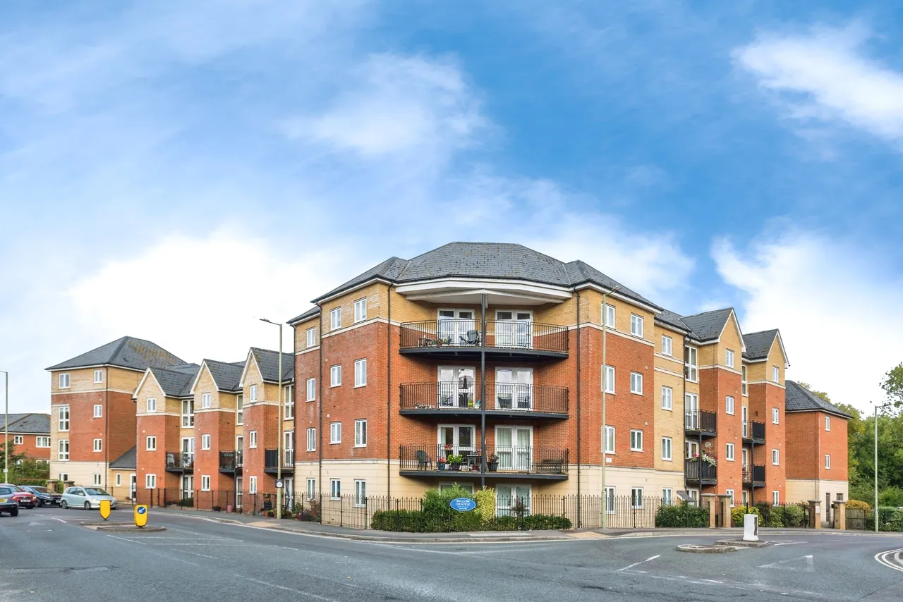 2 bed flat for sale, Limborough Road, Wantage, OX12
