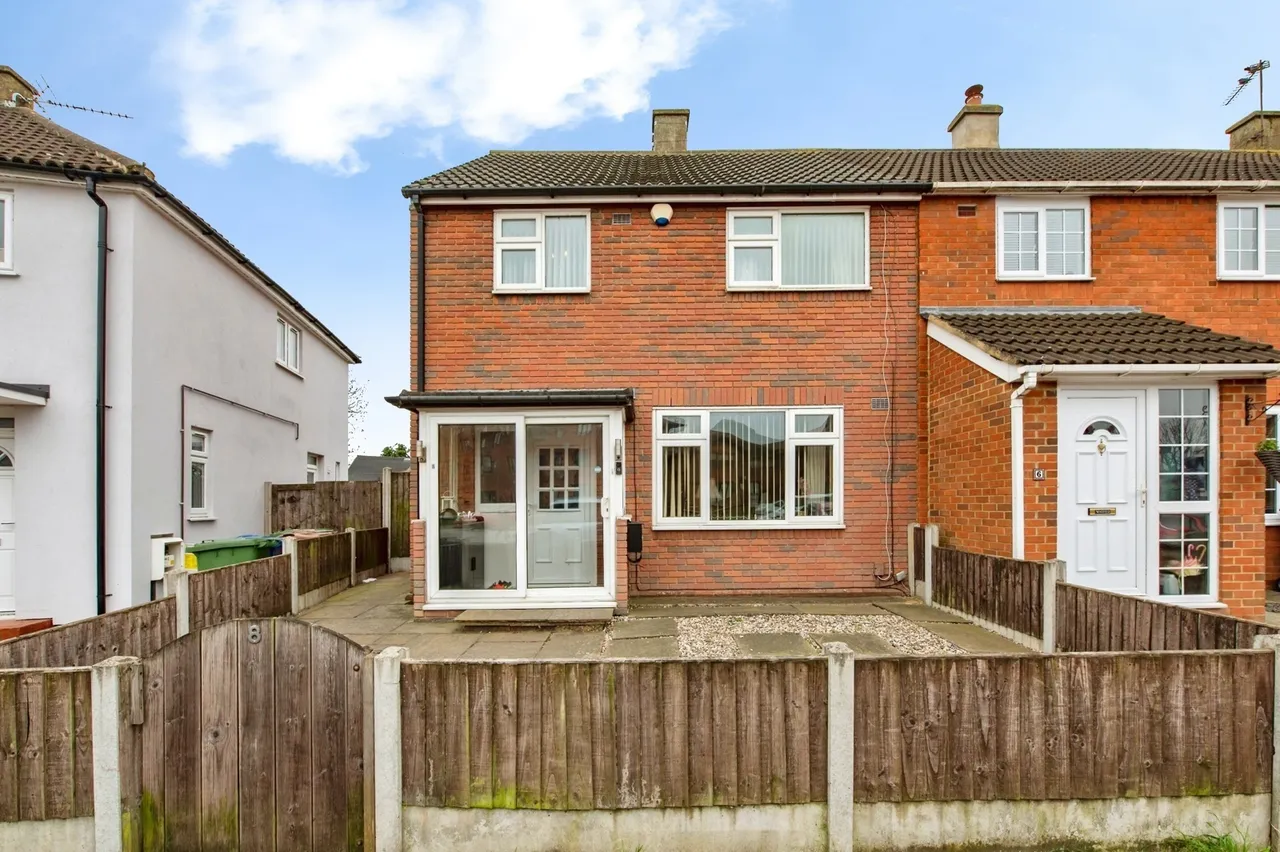3 bed house for sale — Arisdale Avenue, South Ockendon, Essex, RM15