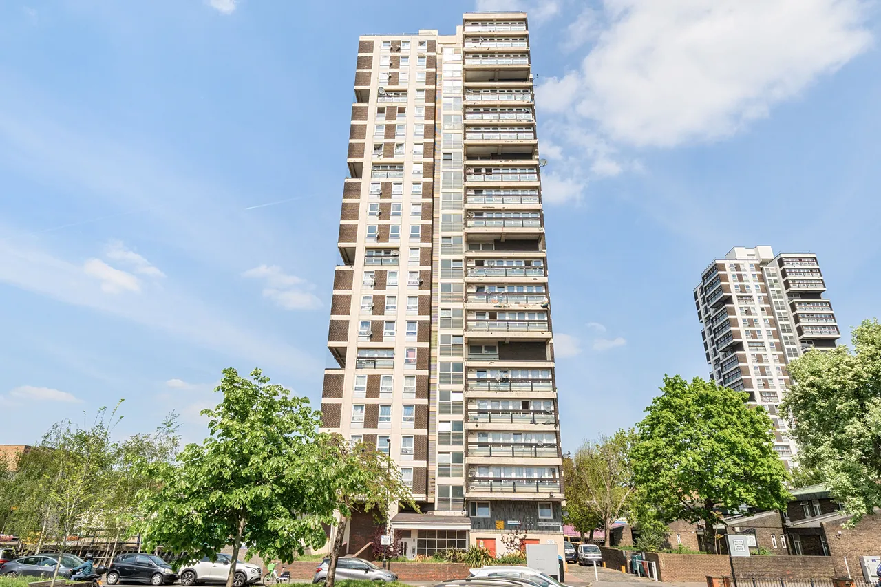 2 bed flat to rent — 37 Coniston House, Wyndham Road, London