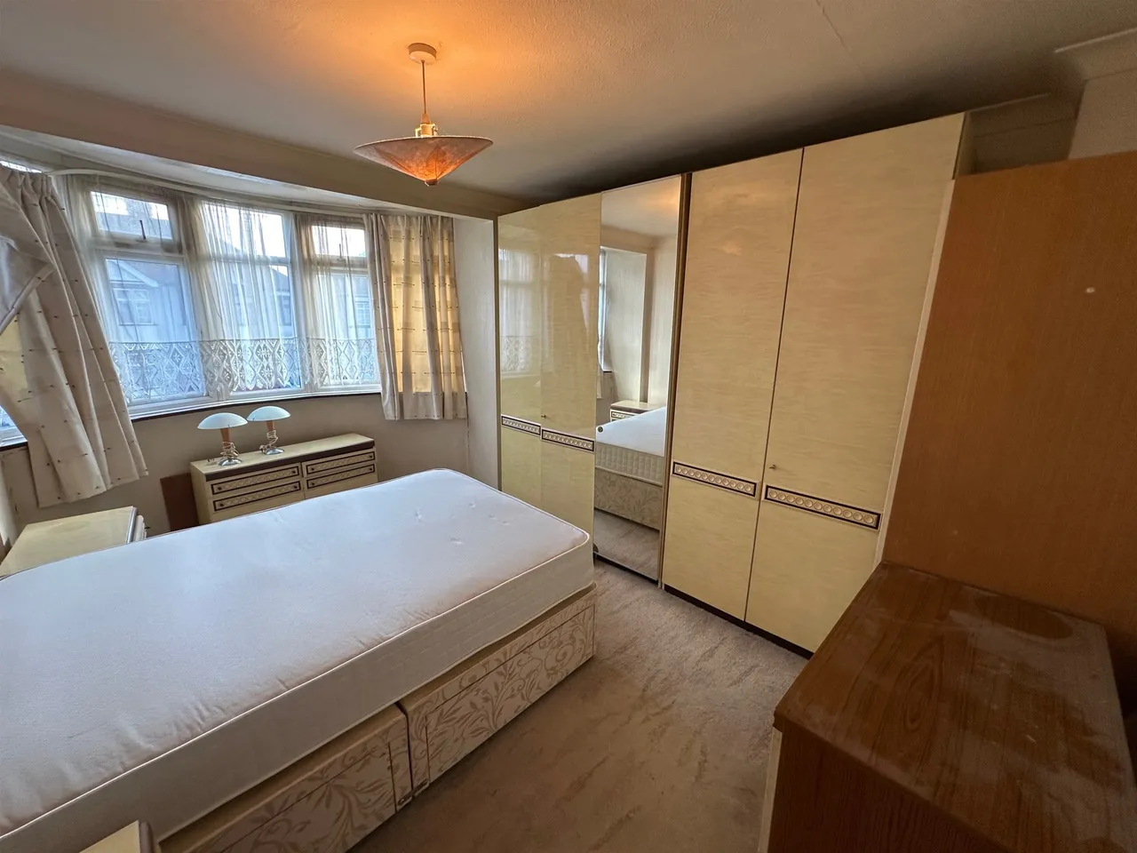 HAVERING GARDENS, Romford, Essex RM6 5AA, photo 9