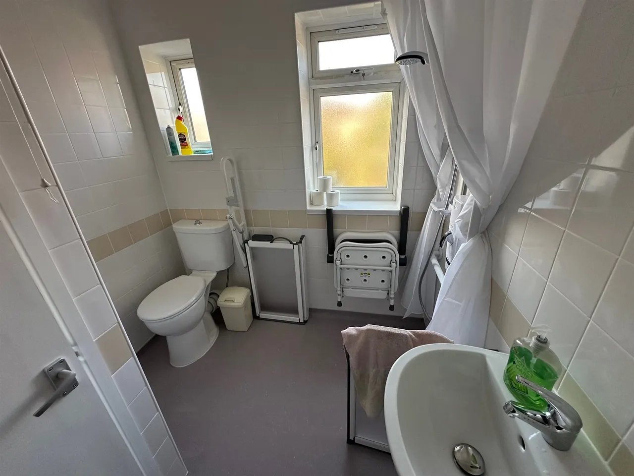 HAVERING GARDENS, Romford, Essex RM6 5AA, photo 13