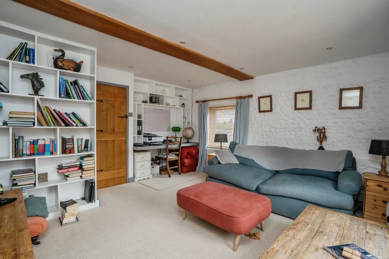 East Meon Road, Clanfield, PO8, photo 16