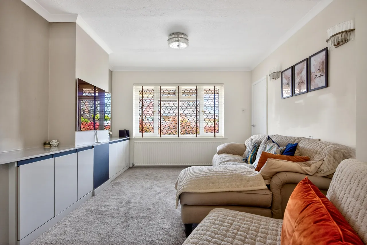 Mayhurst Close, Woking, photo 6