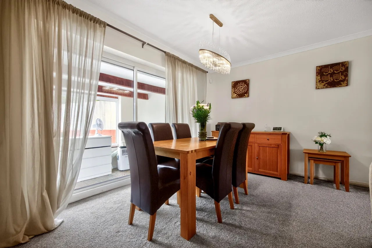 Mayhurst Close, Woking, photo 9