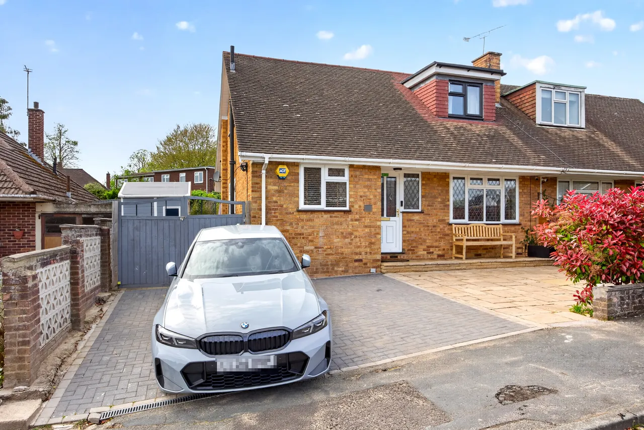4 bed house for sale — Mayhurst Close, Woking