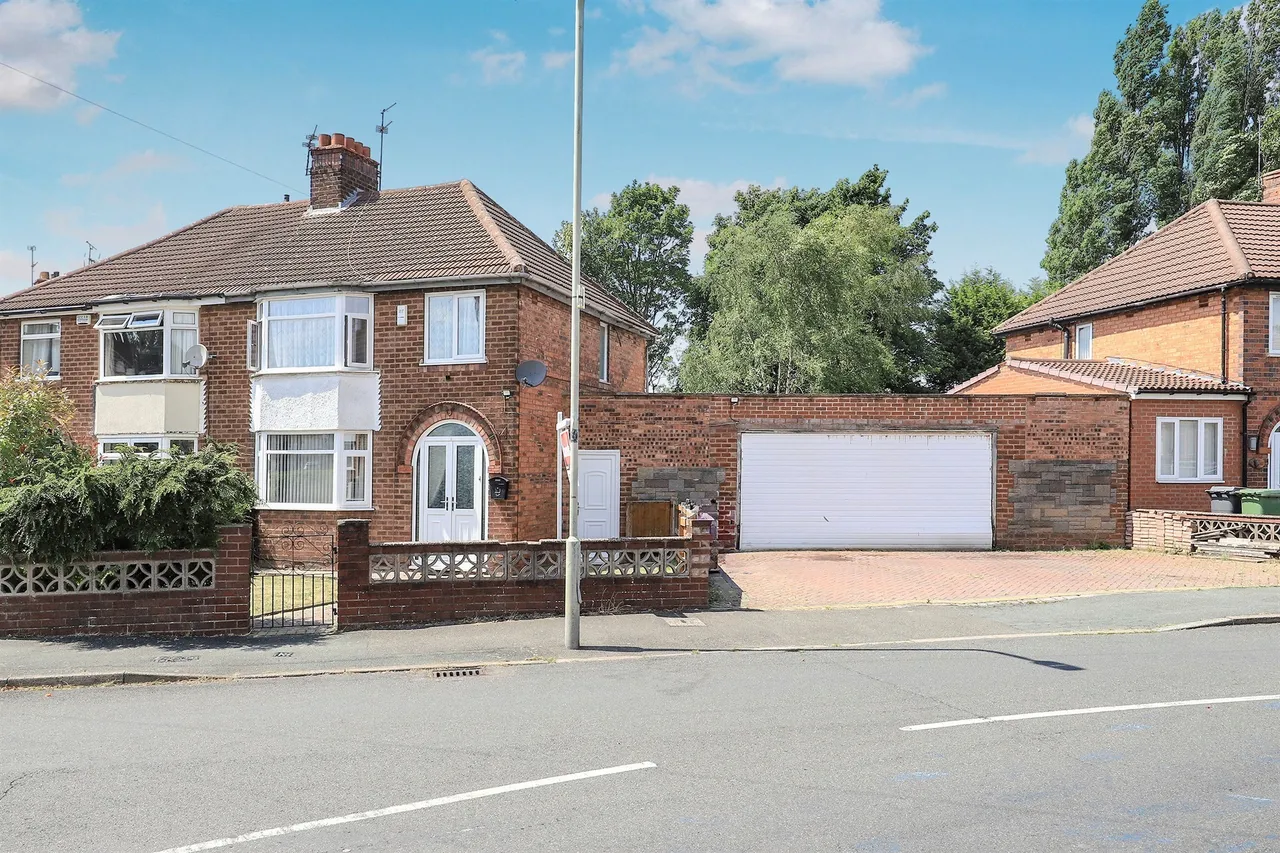 3 bed house for sale — Cadman Crescent, Fallings Park, Wolverhampton