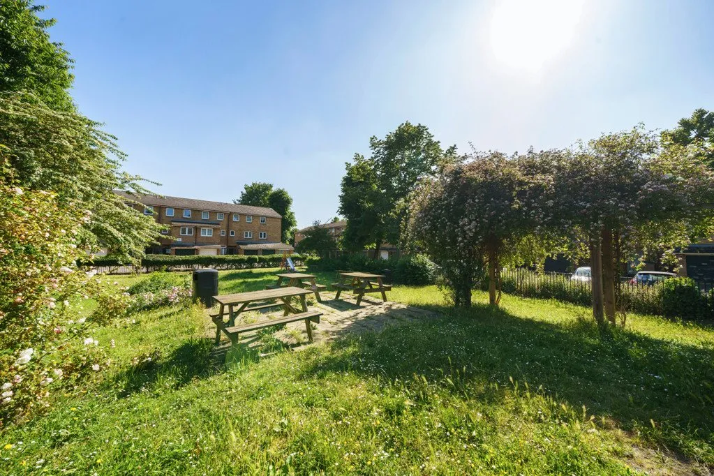 Montague Square, SE15, photo 16