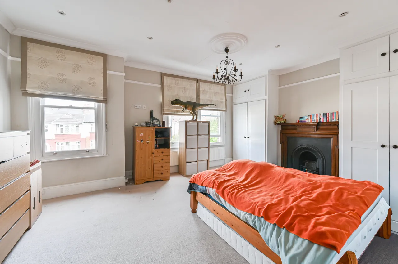 86 Greyhound Lane, London, photo 7