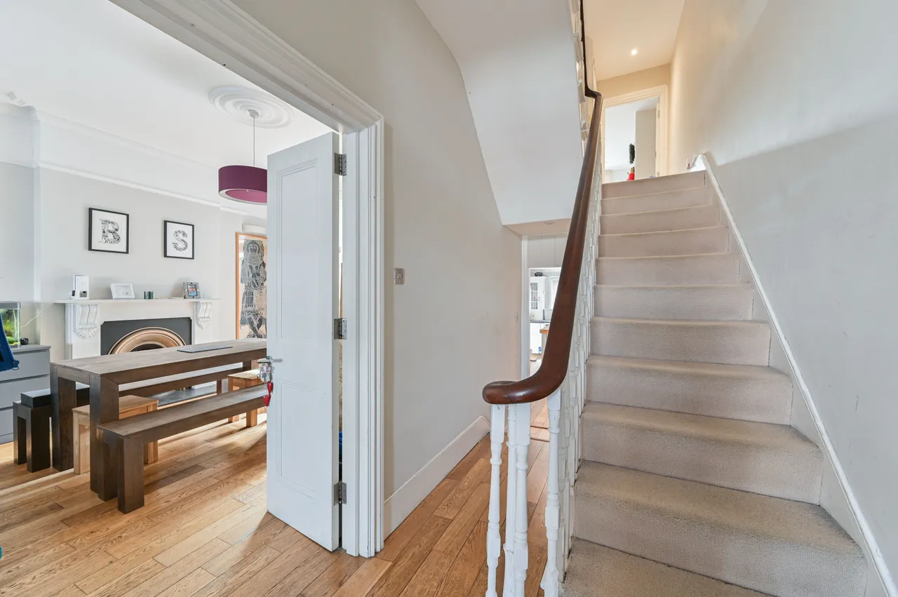 86 Greyhound Lane, London, photo 5