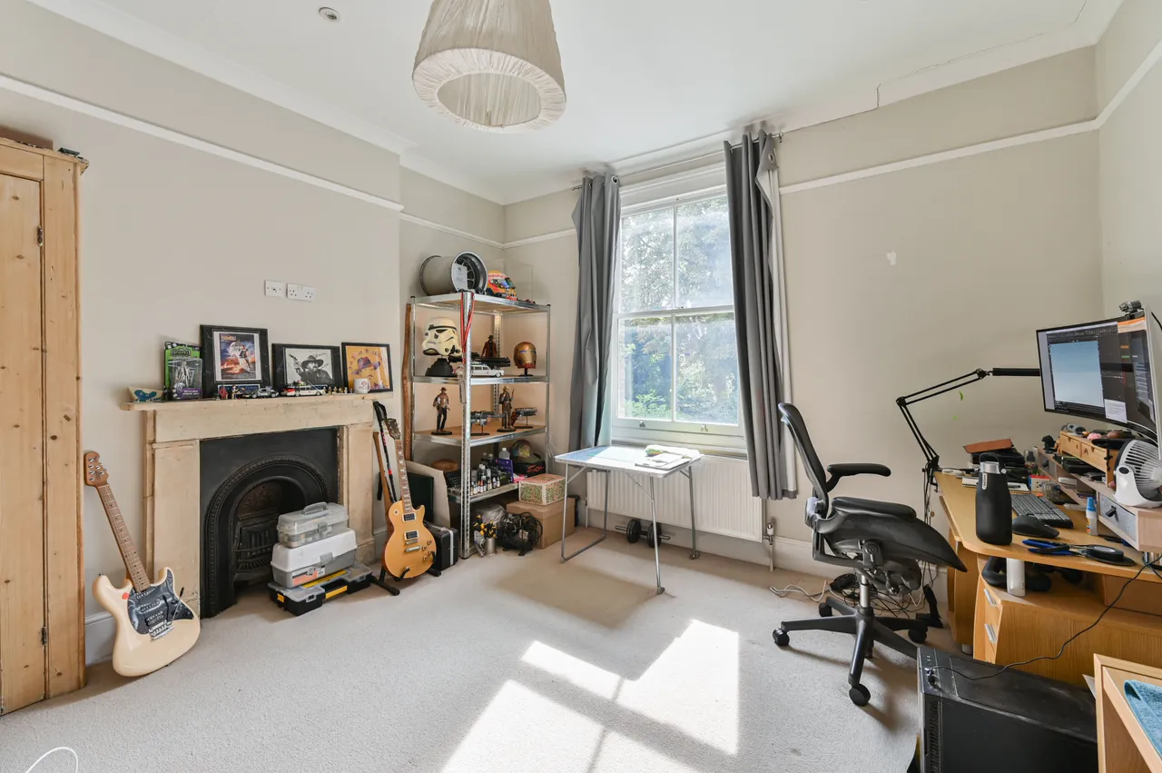 86 Greyhound Lane, London, photo 8