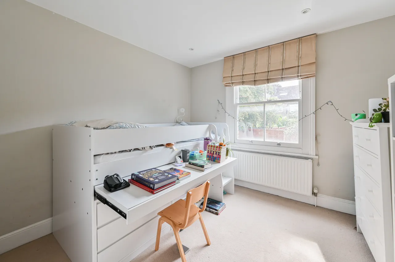 86 Greyhound Lane, London, photo 9