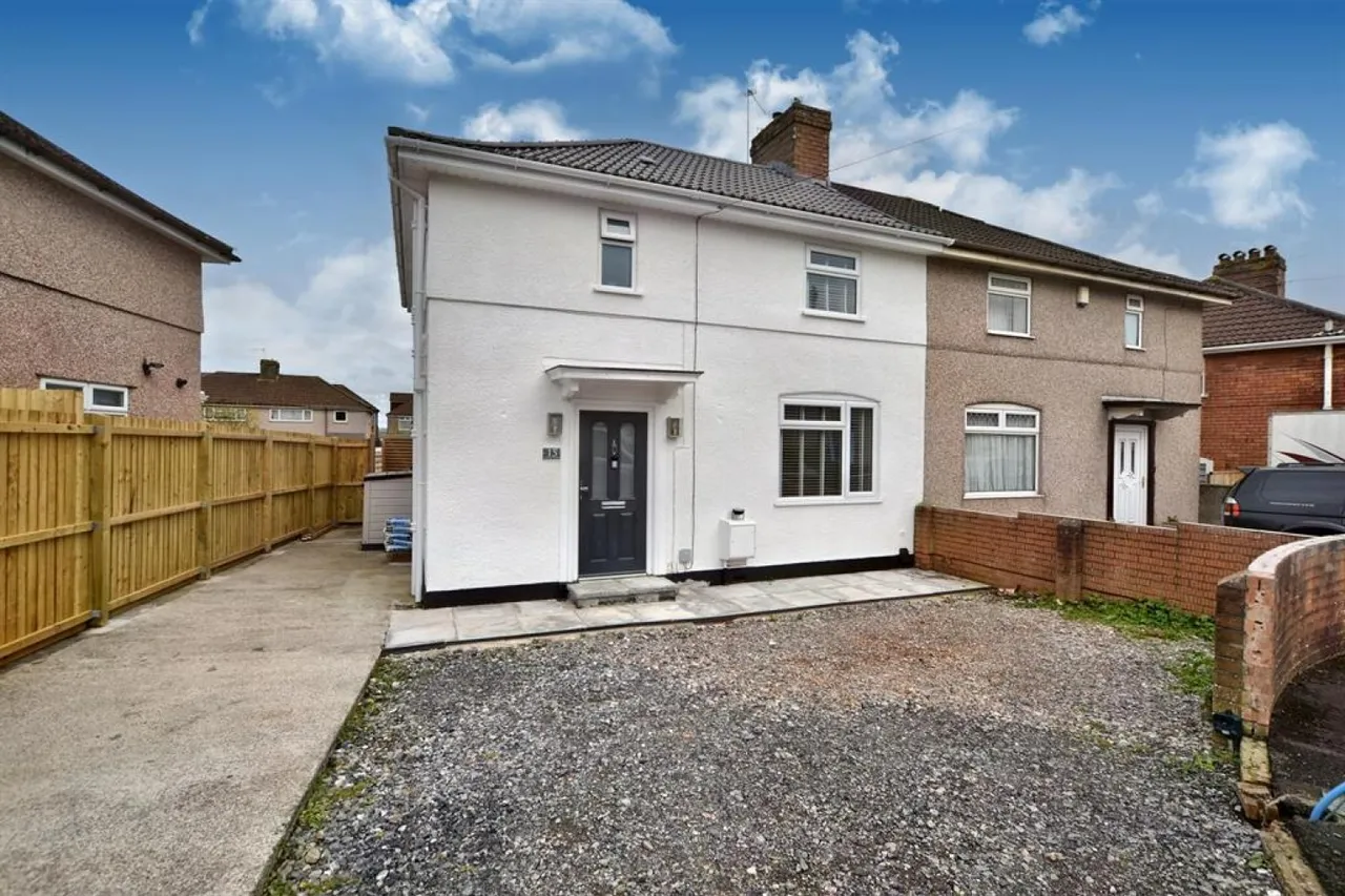 3 bed house for sale — Wrington Crescent, Bedminster Down, Bristol, BS13