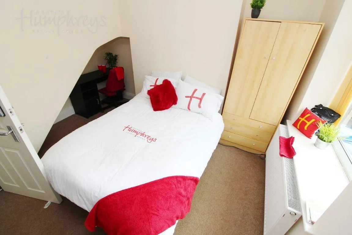 3 bed property to rent, Churchill Road, S10