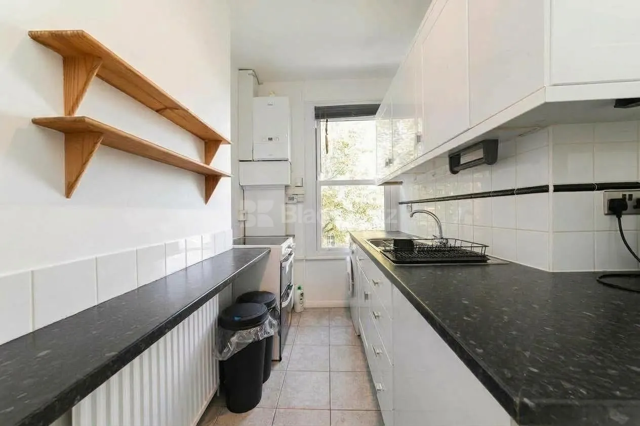 Thornfield Road, London, W12, photo 2