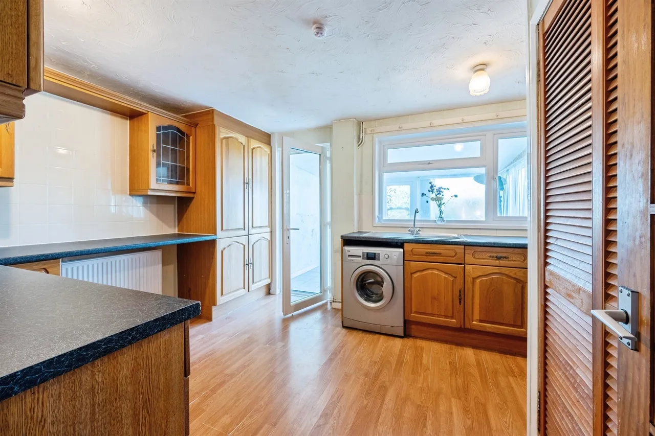Corsham Road, Lacock, SN15, photo 3