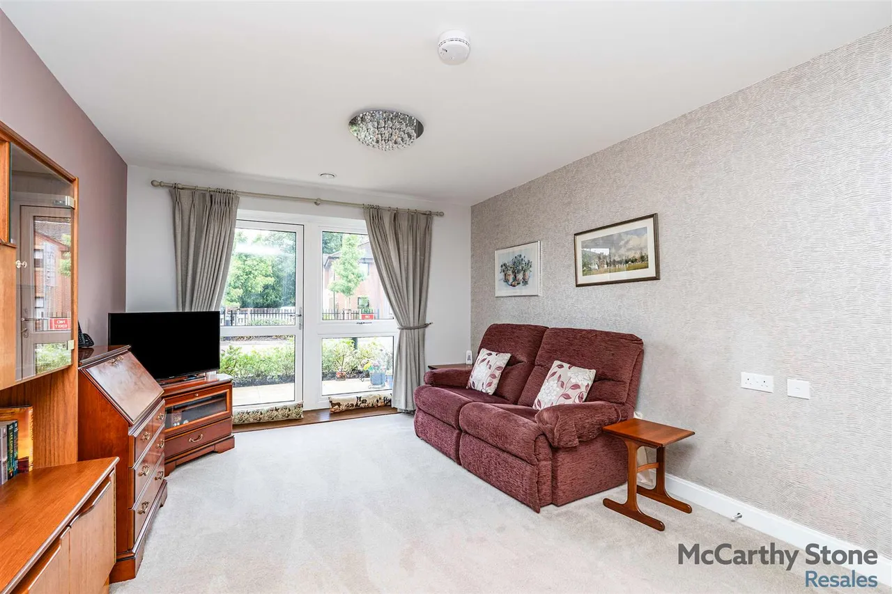 London Road, Bagshot, GU19, photo 19