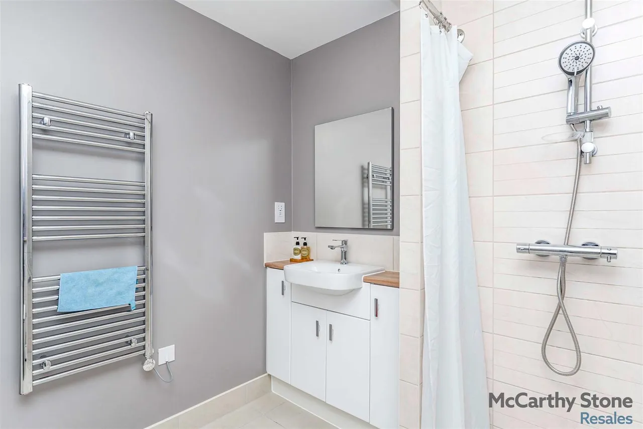 London Road, Bagshot, GU19, photo 15
