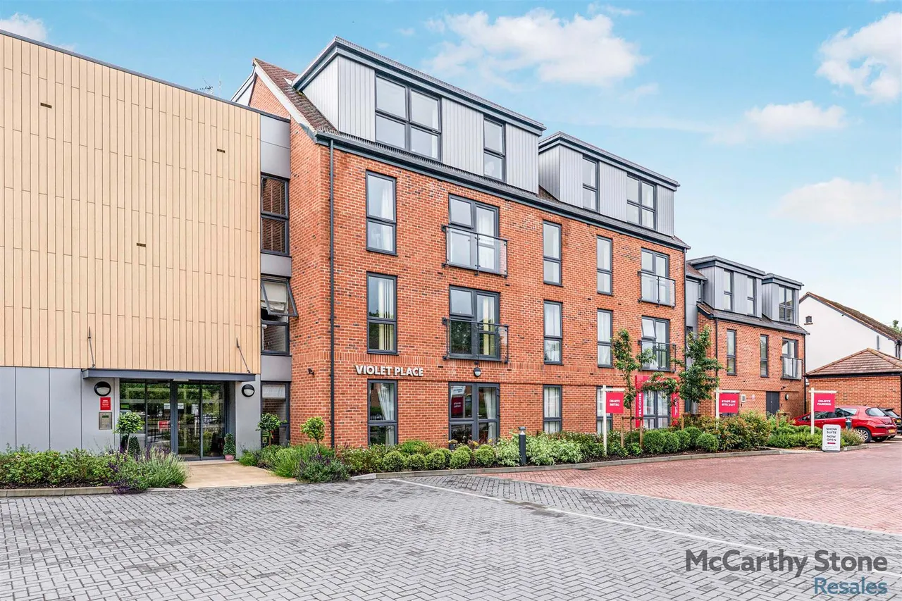 London Road, Bagshot, GU19, photo 20