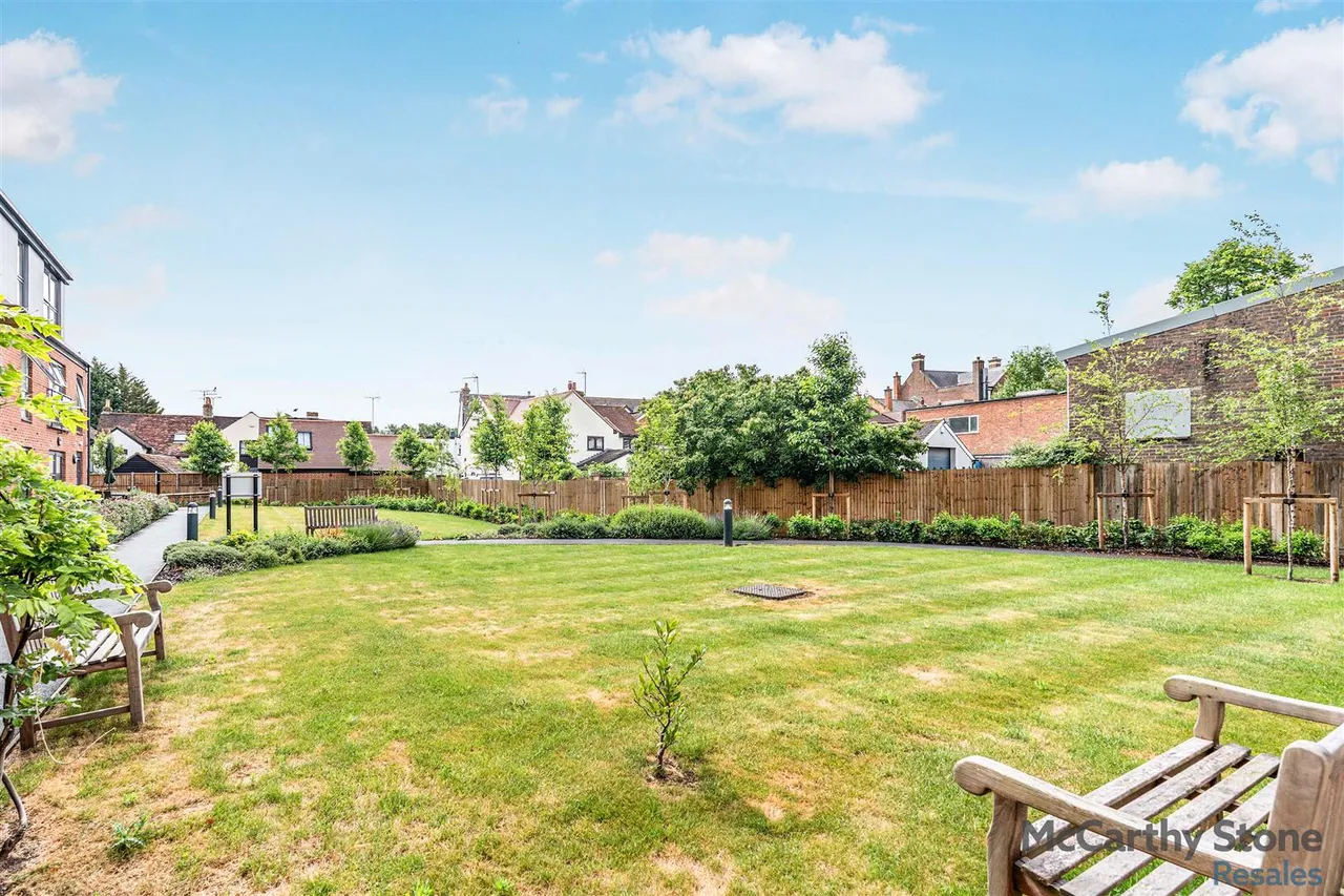 London Road, Bagshot, GU19, photo 17