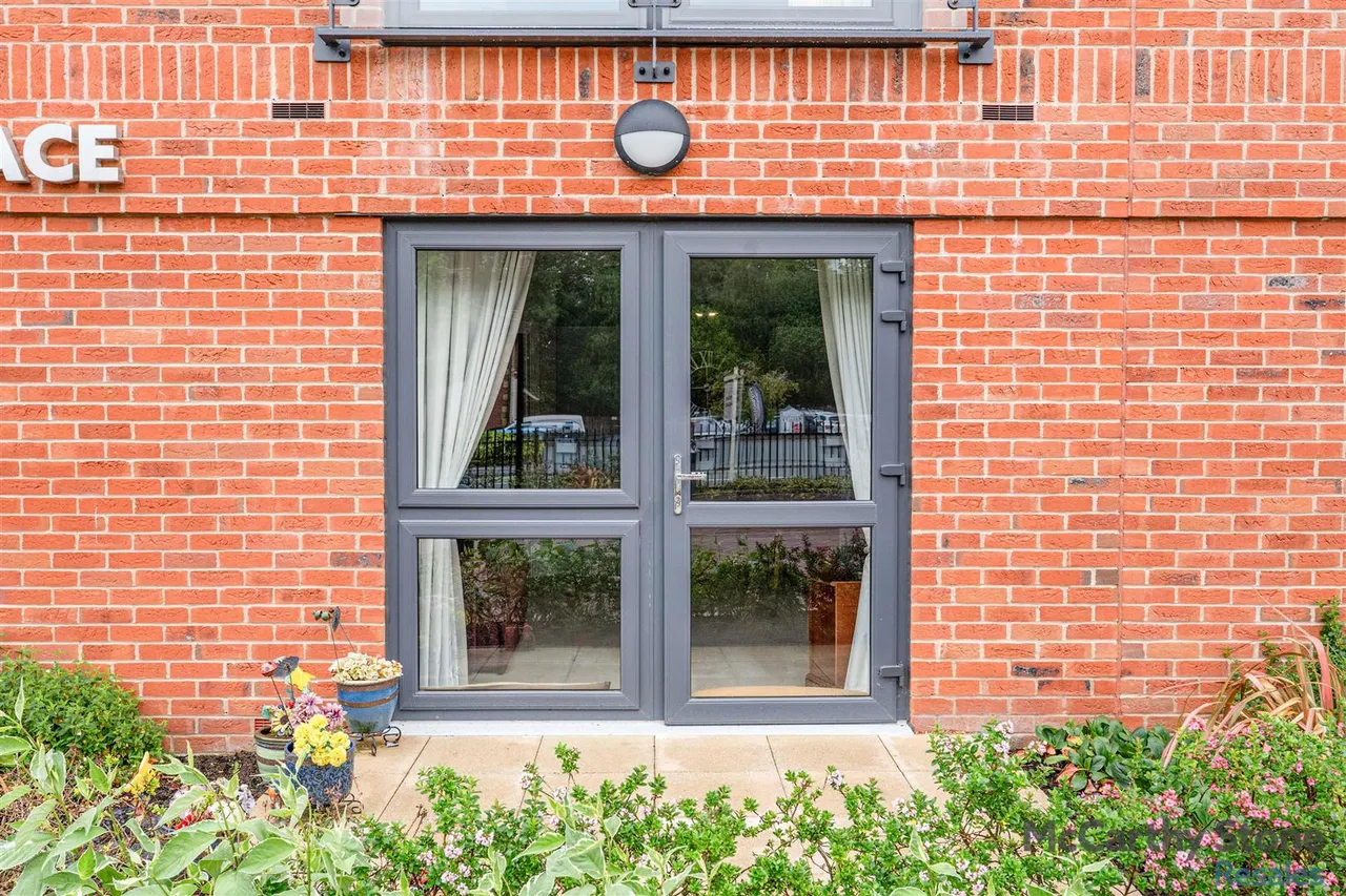 London Road, Bagshot, GU19, photo 16